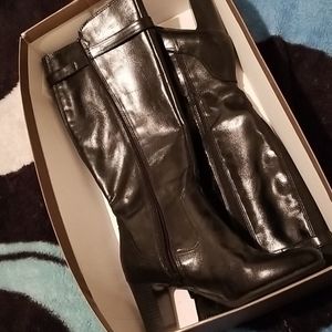 "BLACK SHINY HEEL BOOTS" 👢